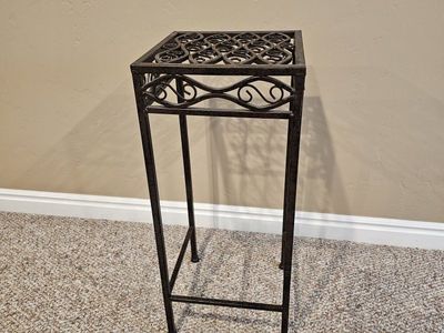 Metal plant stand