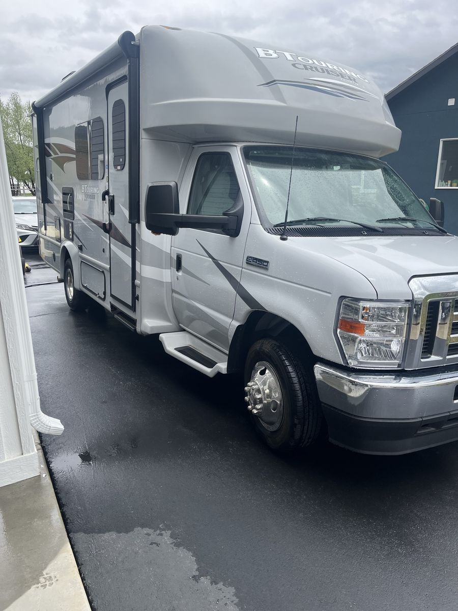 BT Touring Cruiser 5140 by Gulfstream Class C RV - 2024 Gas Motorhome with Awning & AC - 1600 GVW