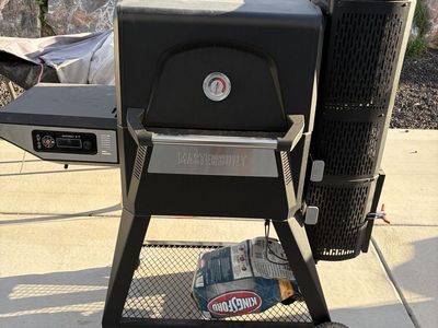 Masterbuilt Gravity 560 Smoker And Grill
