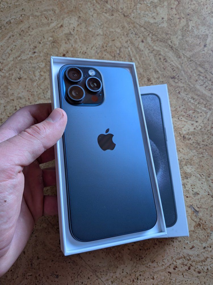 iPhone 15 Pro Max - Unlocked - 256 Gb