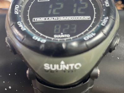 Suunto Vector Outdoor Watch Altimeter Barometer Compass Digital Black/Green