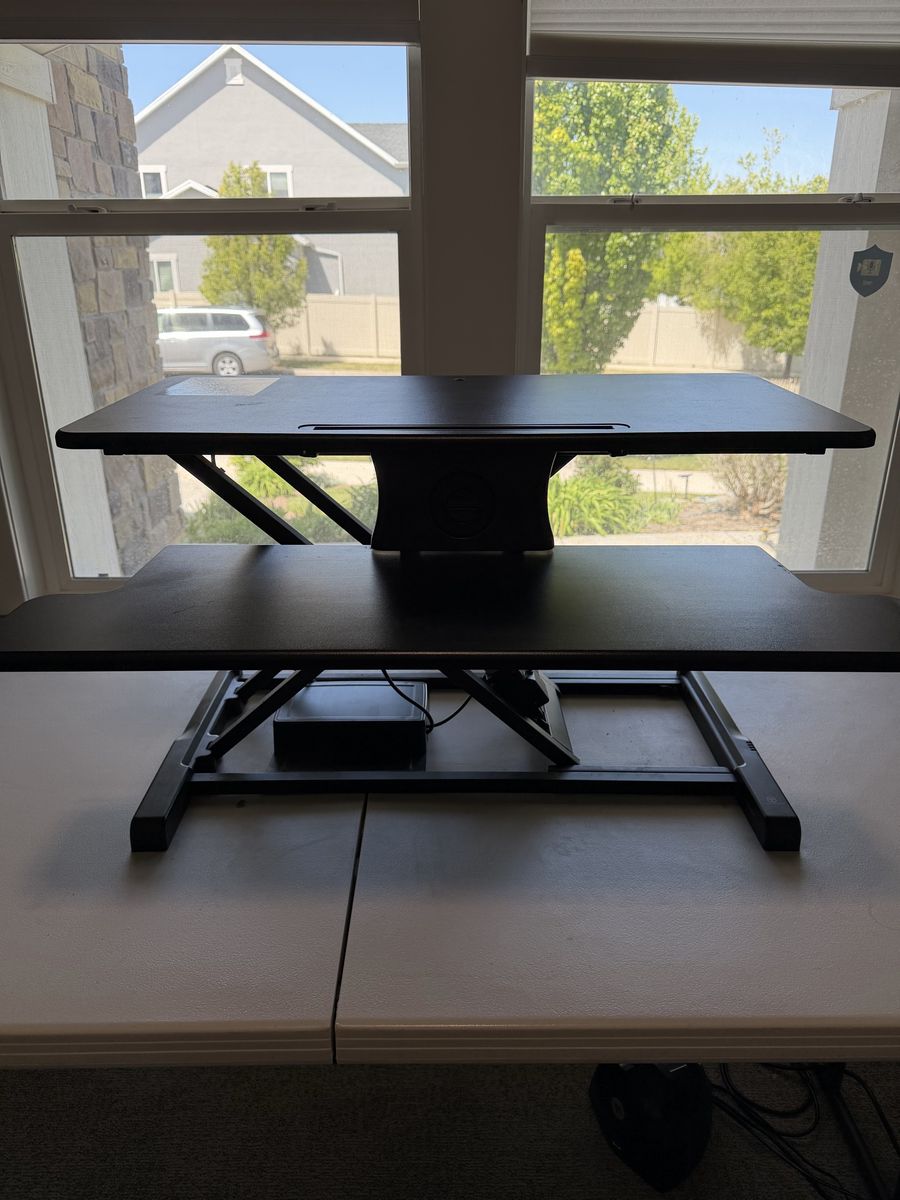 Adjustable stand up desk