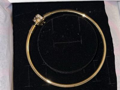 Pandora Sparkling Barrel Clasp Bangle