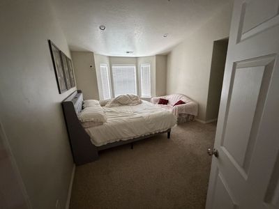Queen size bed w/hybrid spring mattress