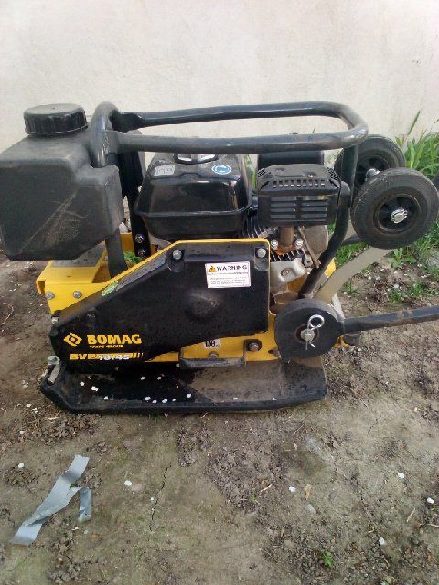 Bomag single directional plate compactor
