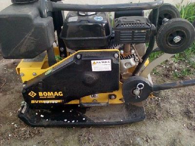 Bomag single directional plate compactor