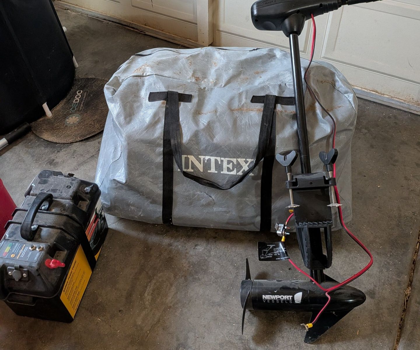 Intex Mariner 4 Raft with Motor and Battery