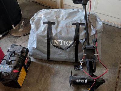 Intex Mariner 4 Raft with Motor and Battery