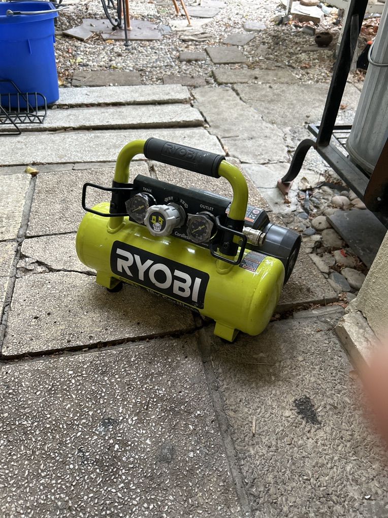 Tyobi 18V One+ cordless 1 Gallon Portable Compress