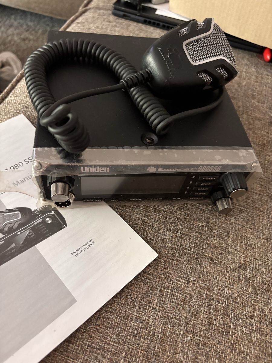 Uniden Bearcat 980SSB CB Radio with Microphone - New Condition