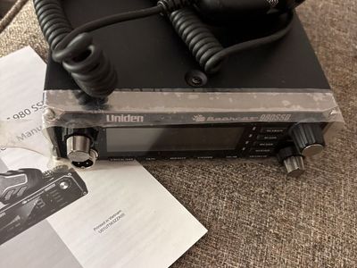 Uniden Bearcat 980SSB CB Radio with Microphone - New Condition