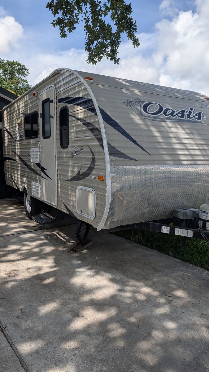 2017 Shasta Oasis 18BH Travel Trailer – Lightweight, Bunks, New Tires!