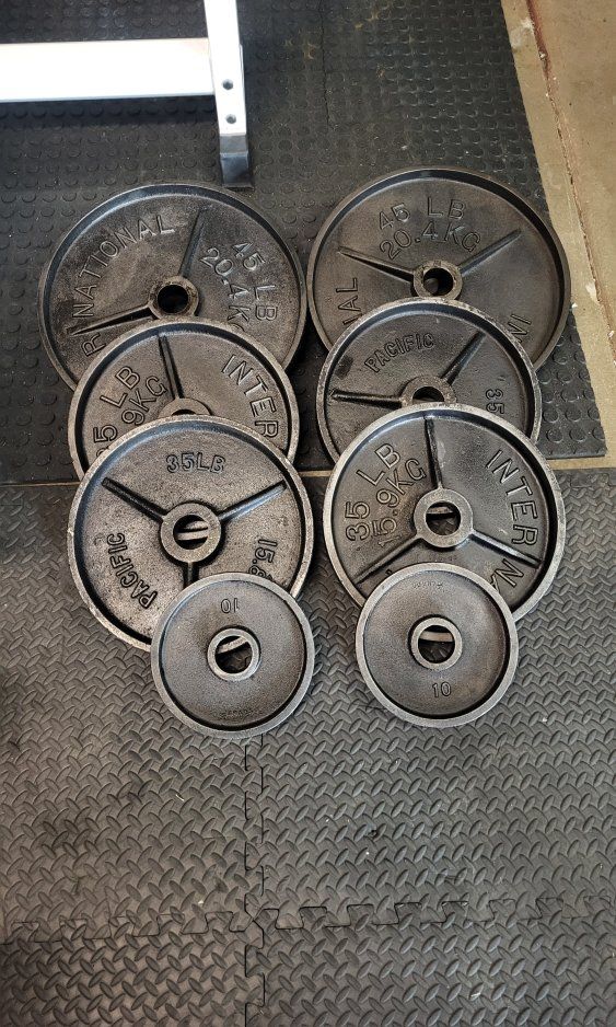 weights 250 pounds
