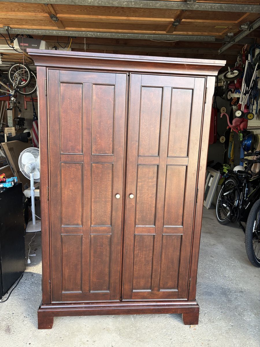 Computer desk armoire