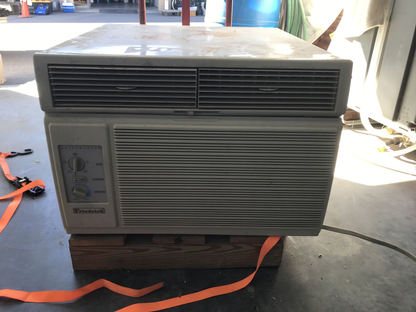 AC window unit