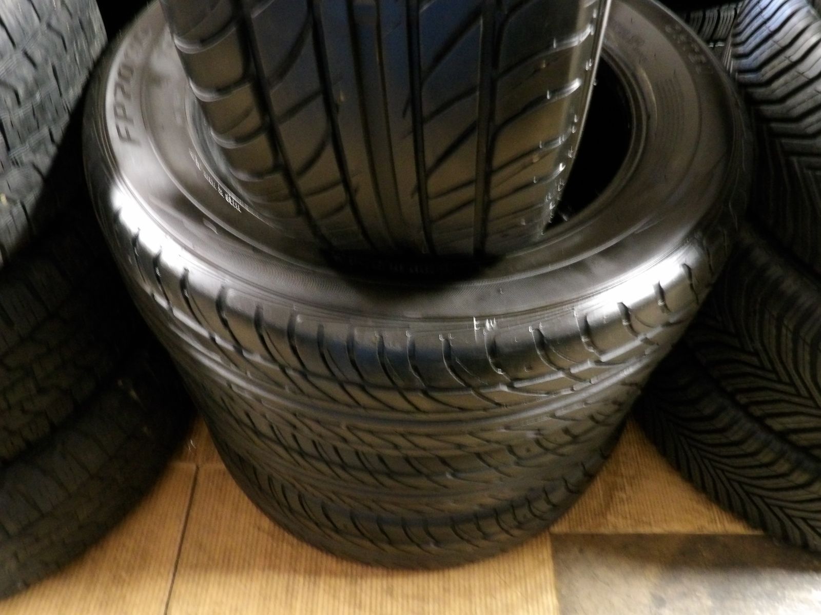 225/60R18 OHTSU FP7000 SET OF USED TIRES