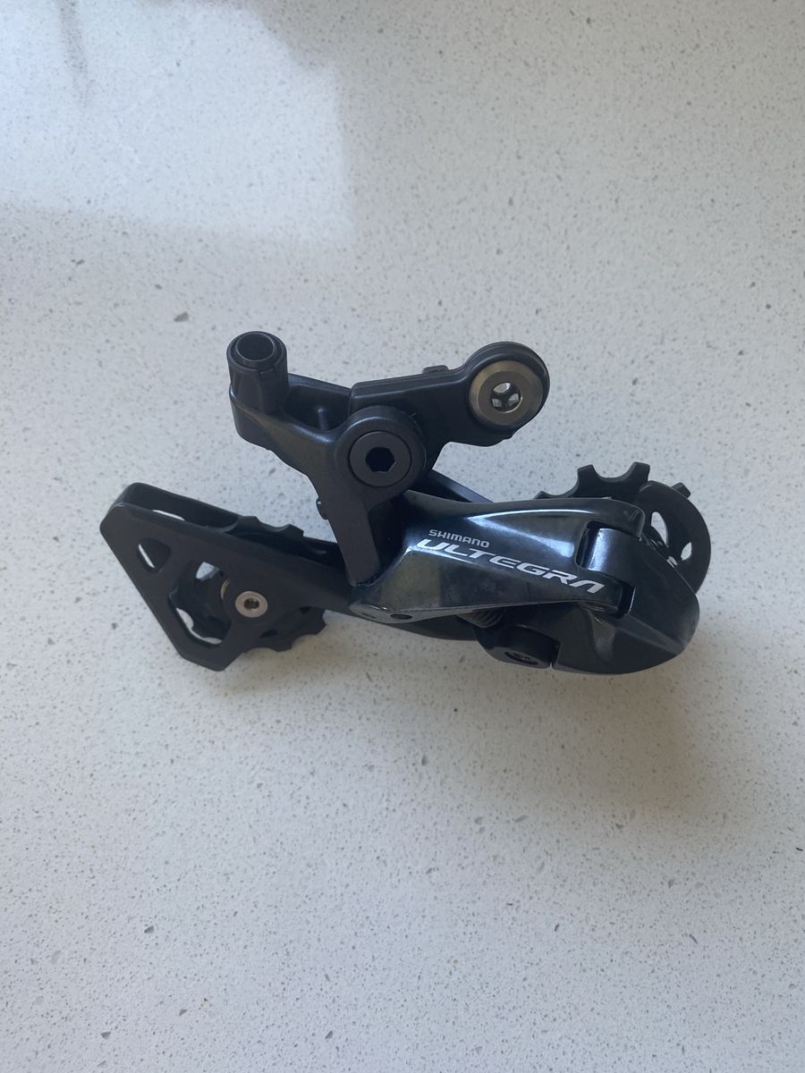 Shimano Ultegra RD-R8000-GS 11-Speed Medium Cage Rear Derailleur - Shadow RD Tech, 11-34T Capacity