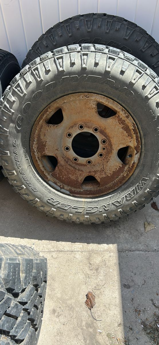 Free Duratrac tires. 265/70R17 Set of 4