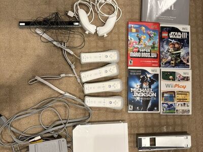 Wii Party Bundle - 4 Remotes + Games + RBH Set