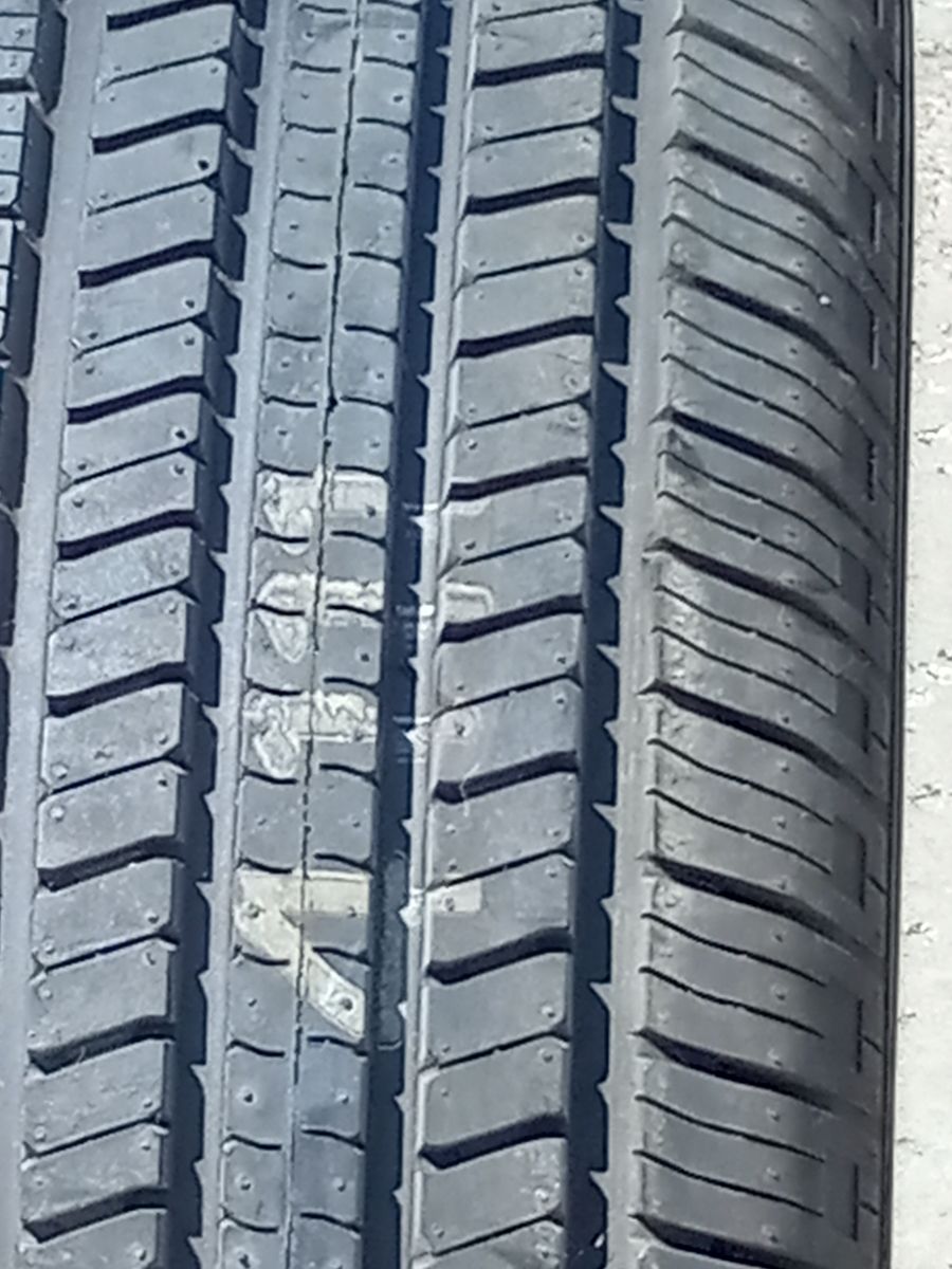 General AMERI  Tires GS60 P 215/70 R15