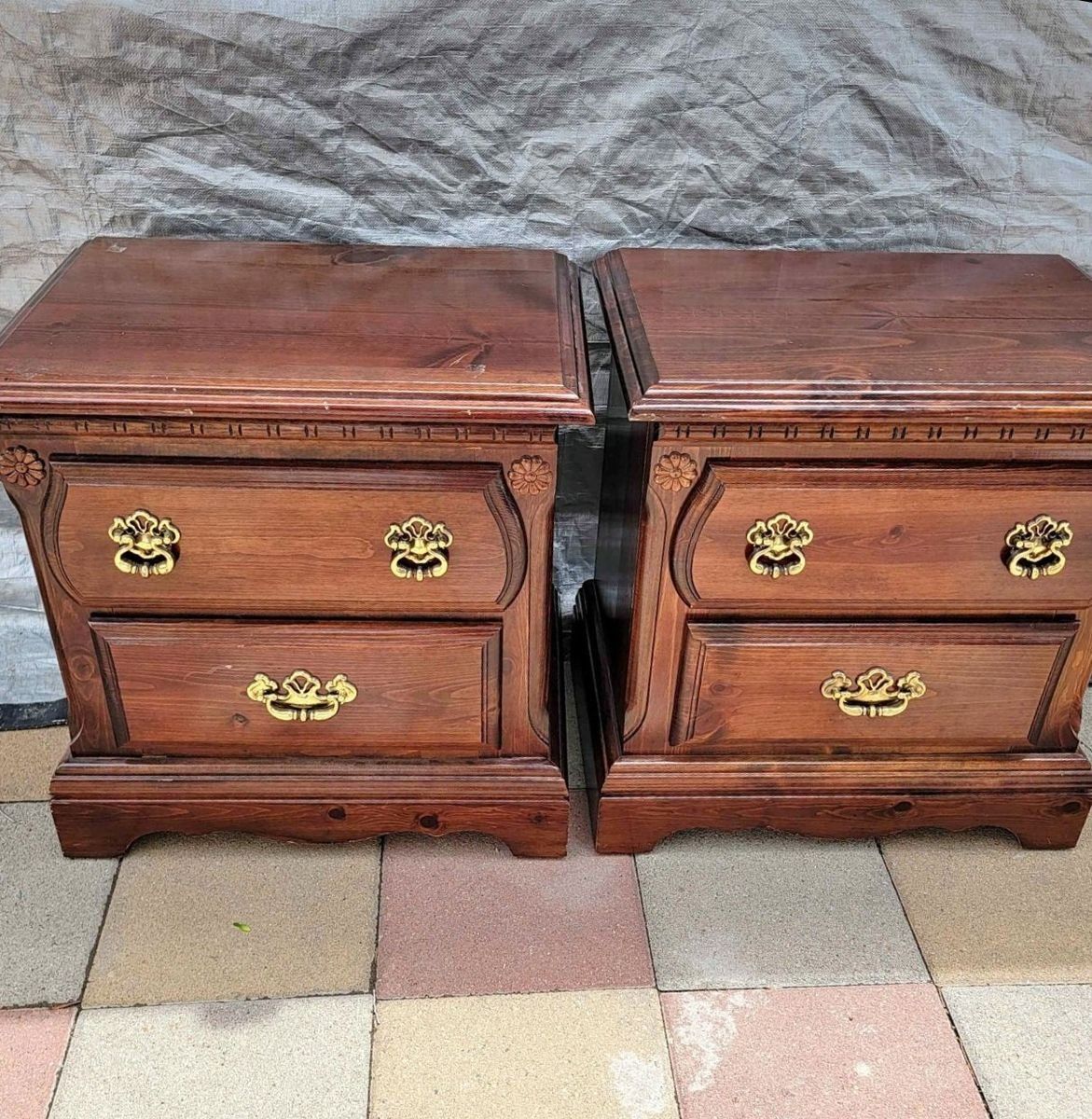 2 Drawer Solid Wood Nightstand Set