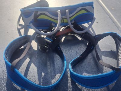 singing rock climbing harness. M L 801 502 3235 text only no voice mail no calls answered