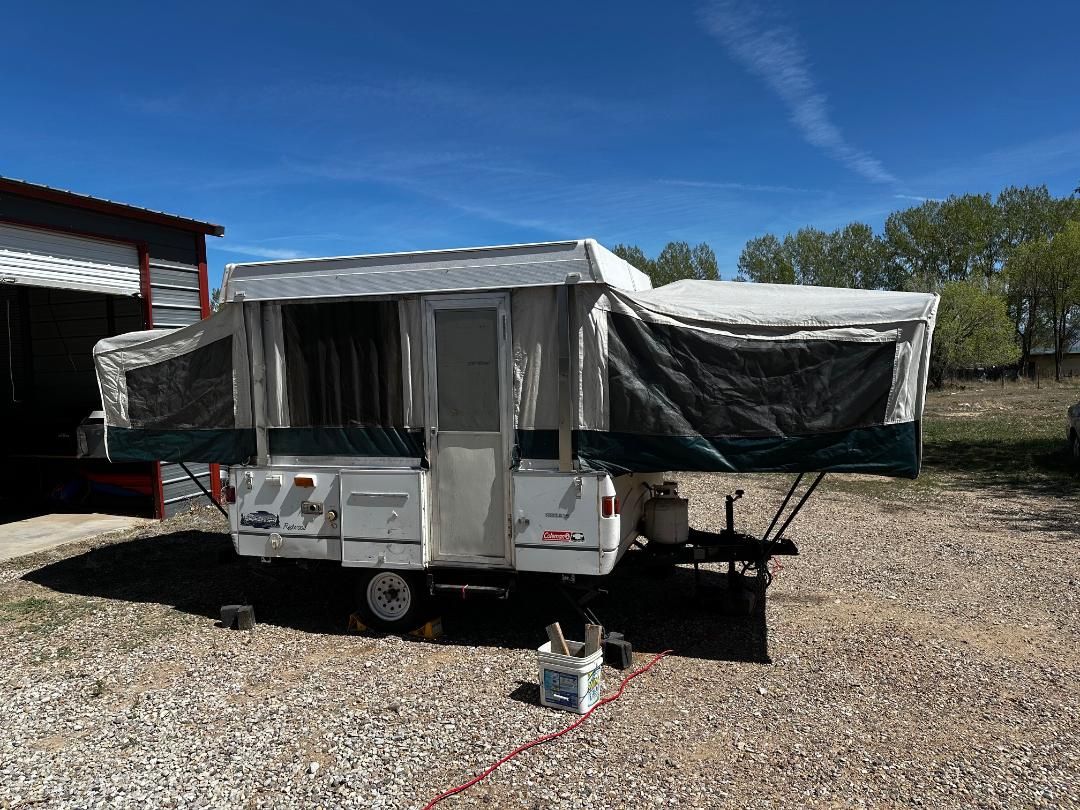 2001 Coleman Pop up Trailer