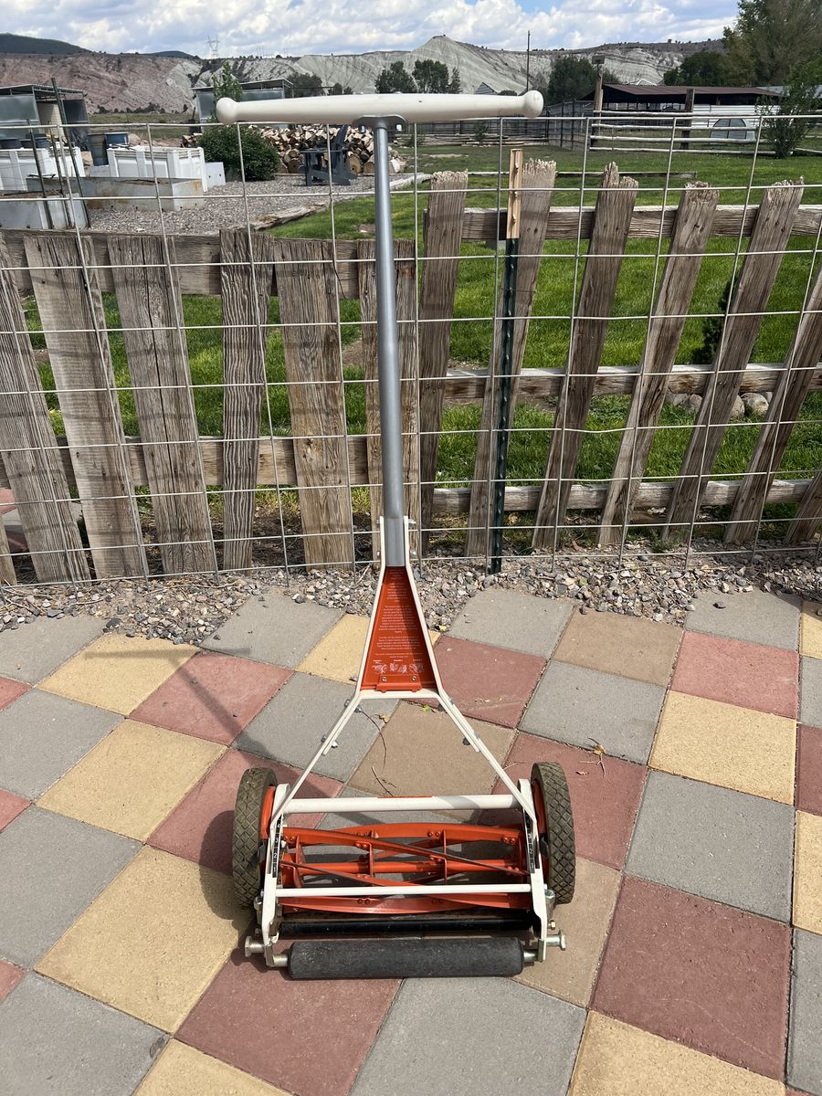 CL Clipper Model C-1117 USA Push Reel Lawn Mower