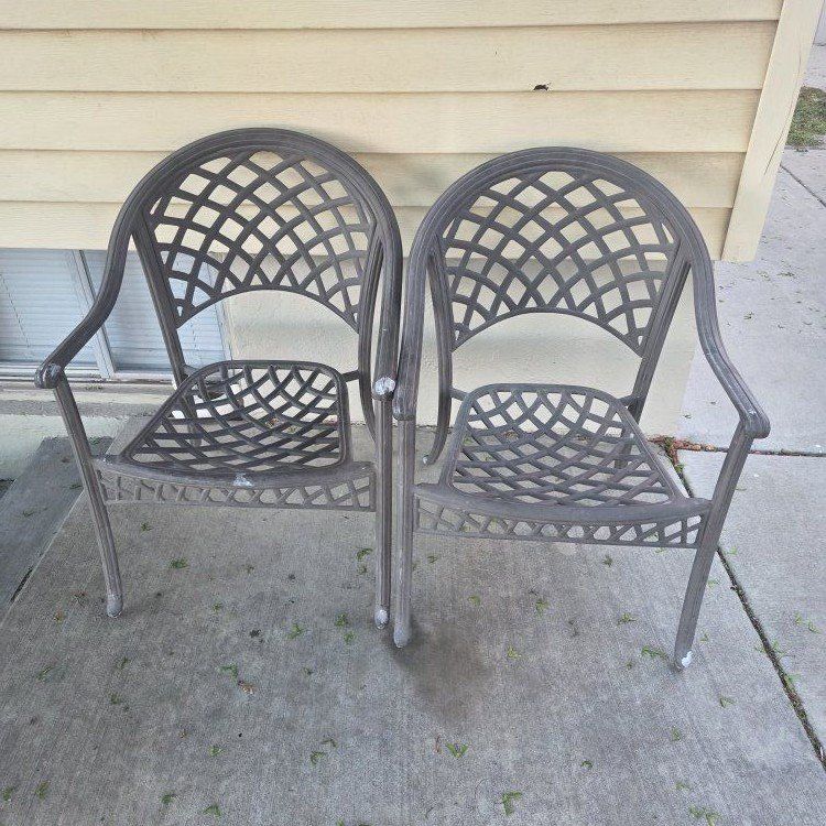 2 Metal patio chairs