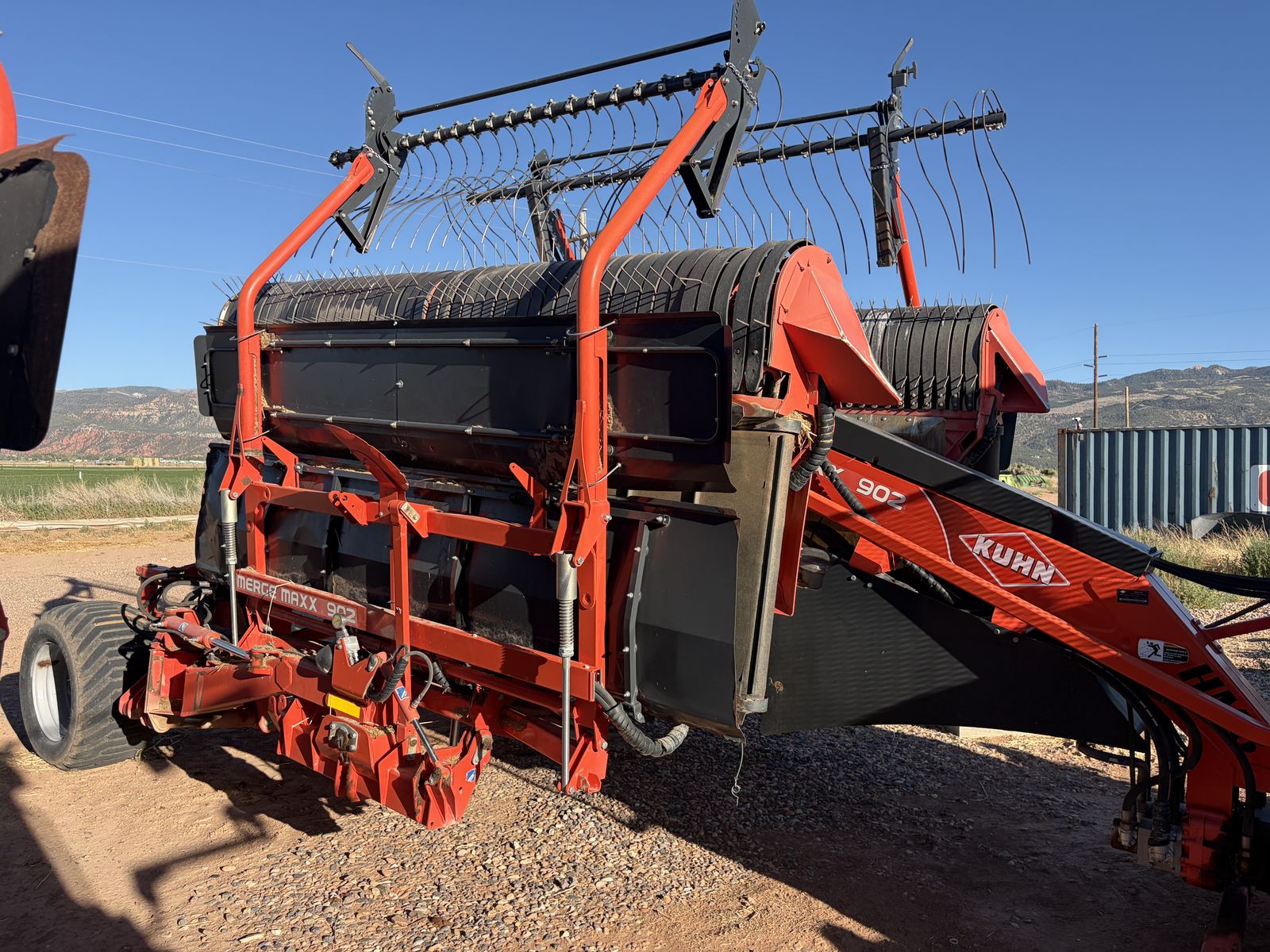 2017 Kuhn Merge Maxx 902 Windrow Merger