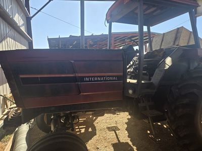 IH 3688 Tractor 2WD with duals and ROPS (no cab)