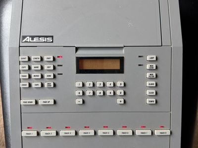 Alesis MMT-8 Multi Track MIDI Recorder - Vintage Sequencer; DAW-less hardware