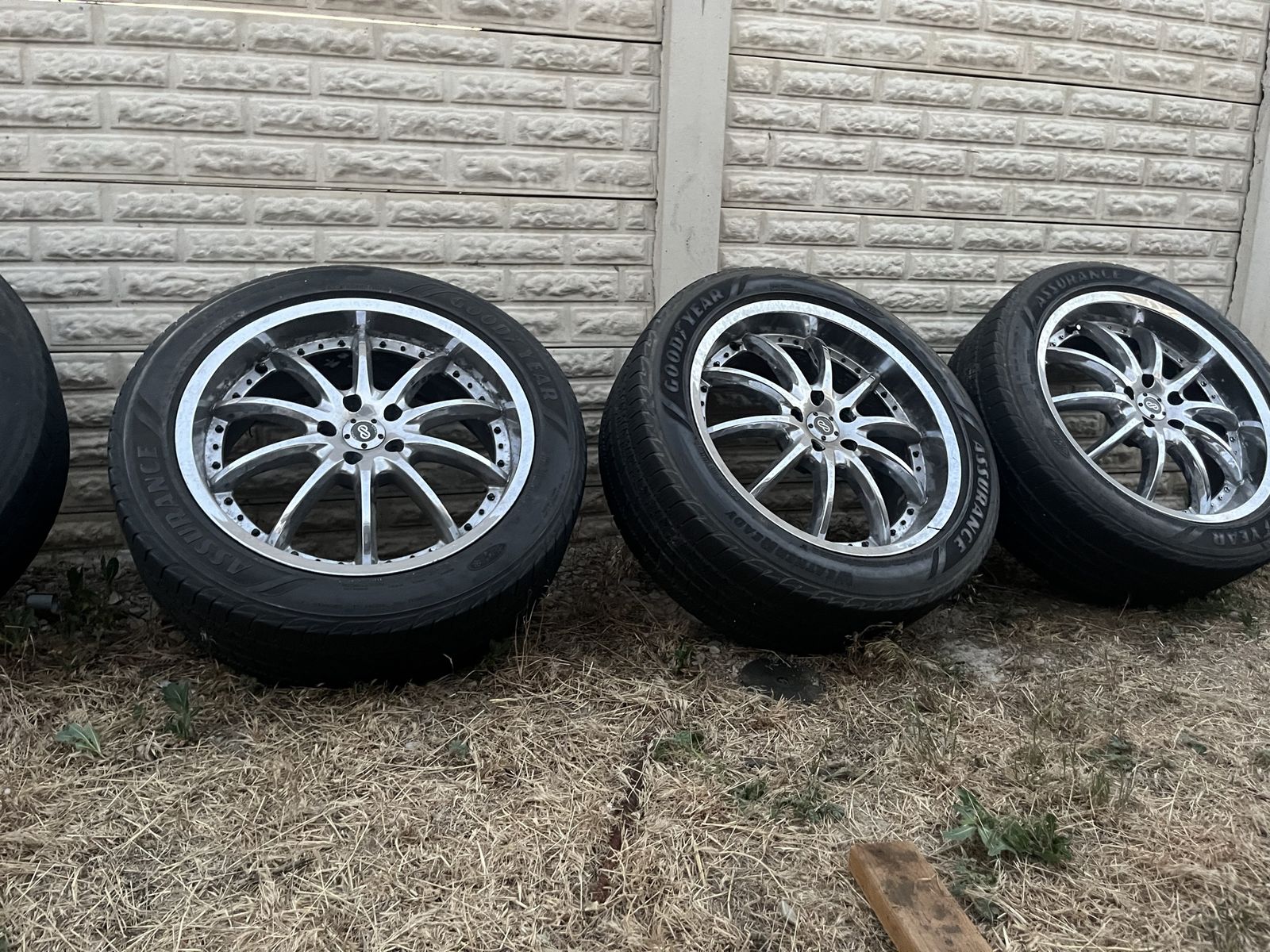 22" Chrome Wheels & Tires (5-Lug) from 2004 Ford Explorer - GoodYear Assurance