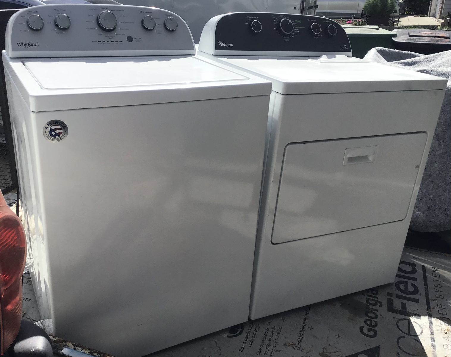 Beautiful Whirlpool Super capacity White Top Load Washer & Electric Dryer Set in excellent condition. Includes free delivery!