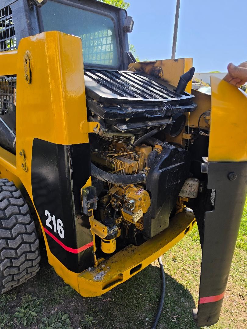 Cat 216- comes with trailer