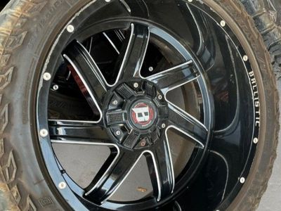 $1600 wheels and tires 33x12.50 R22LT