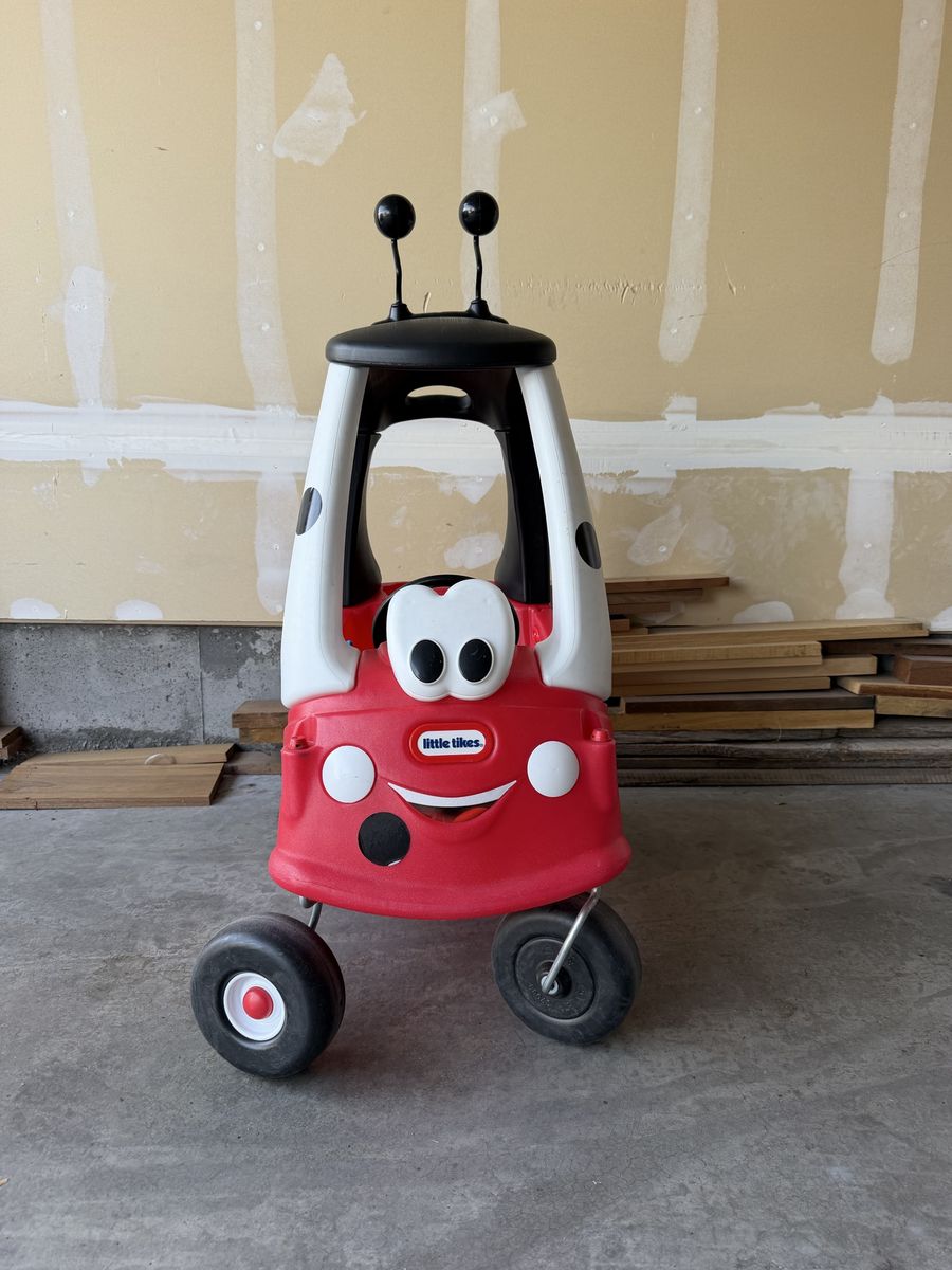 Little Tikes Ladybug Cozy Coupe Ride-On Toy