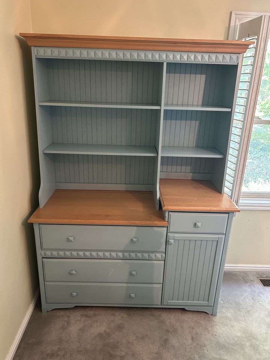 * Like New!  2 Piece Morigeau-Lepine Bedroom Set Maple Wood * FREE DELIVERY