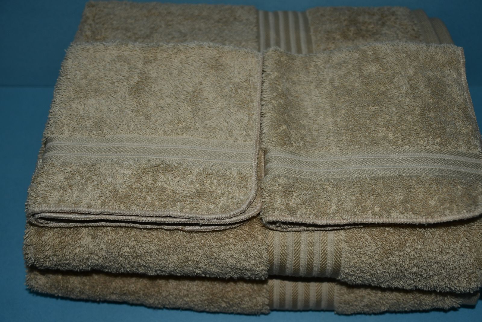 2 NEW BATH TOWELS & 2 NEW WASHCLOTHS ~ TOASTED ALMOND ~ 100% PURE BRAZIL COTTON ~ QUALITY ~ VERY NICE!