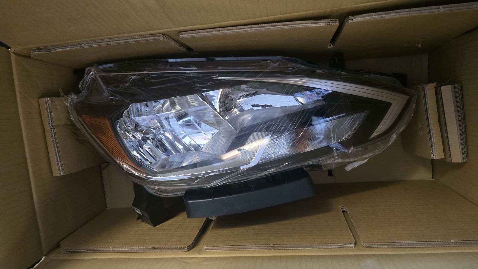 For Nissan Sentra S/FE+S/SV Headlight Lamp 2016 2017 2018 2019 Halogen Black Trim Passenger Right Side