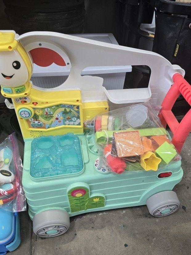 Fisher-Price Laugh & Learn Servin' Up Fun Food Truck Interactive Play Kitchen Toy