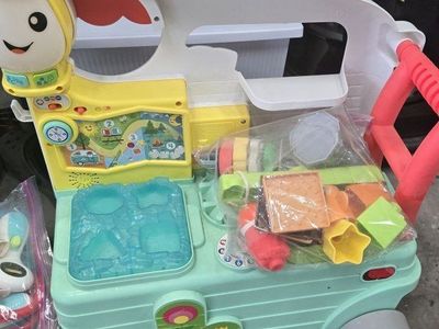 Fisher-Price Laugh & Learn Servin' Up Fun Food Truck Interactive Play Kitchen Toy