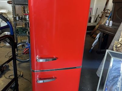 Classic Retro 22 in. 8.7 cu. ft. Retro Bottom Freezer Refrigerator in Candy Red