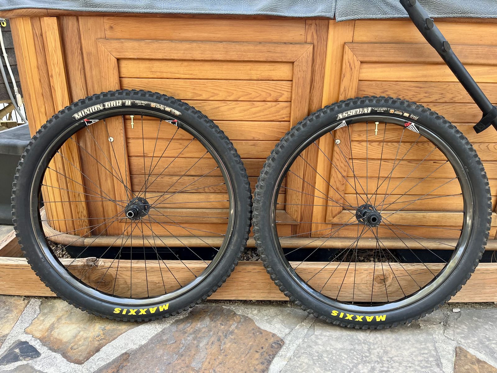 We Are One Convergence Triad 29 DT Swiss 350 Hubs