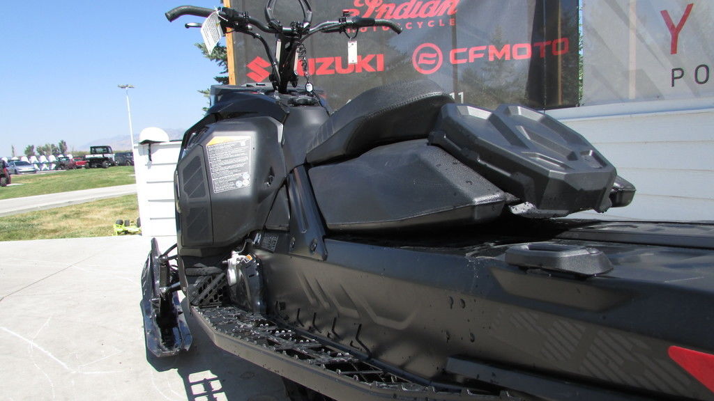 2025 Ski-Doo Summit® Adrenaline® with Edge Package 850 E-TEC 146 SS H_Alt Powder 2.5_Bla