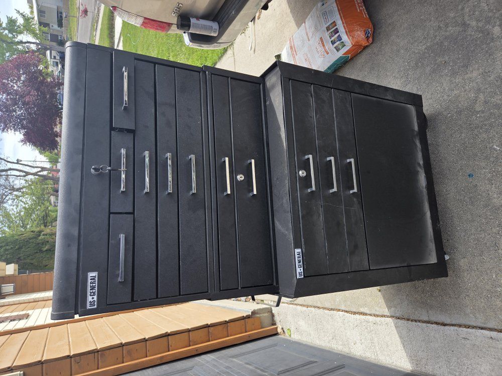 US General 11 Drawer Rolling Tool Chest W/Locks