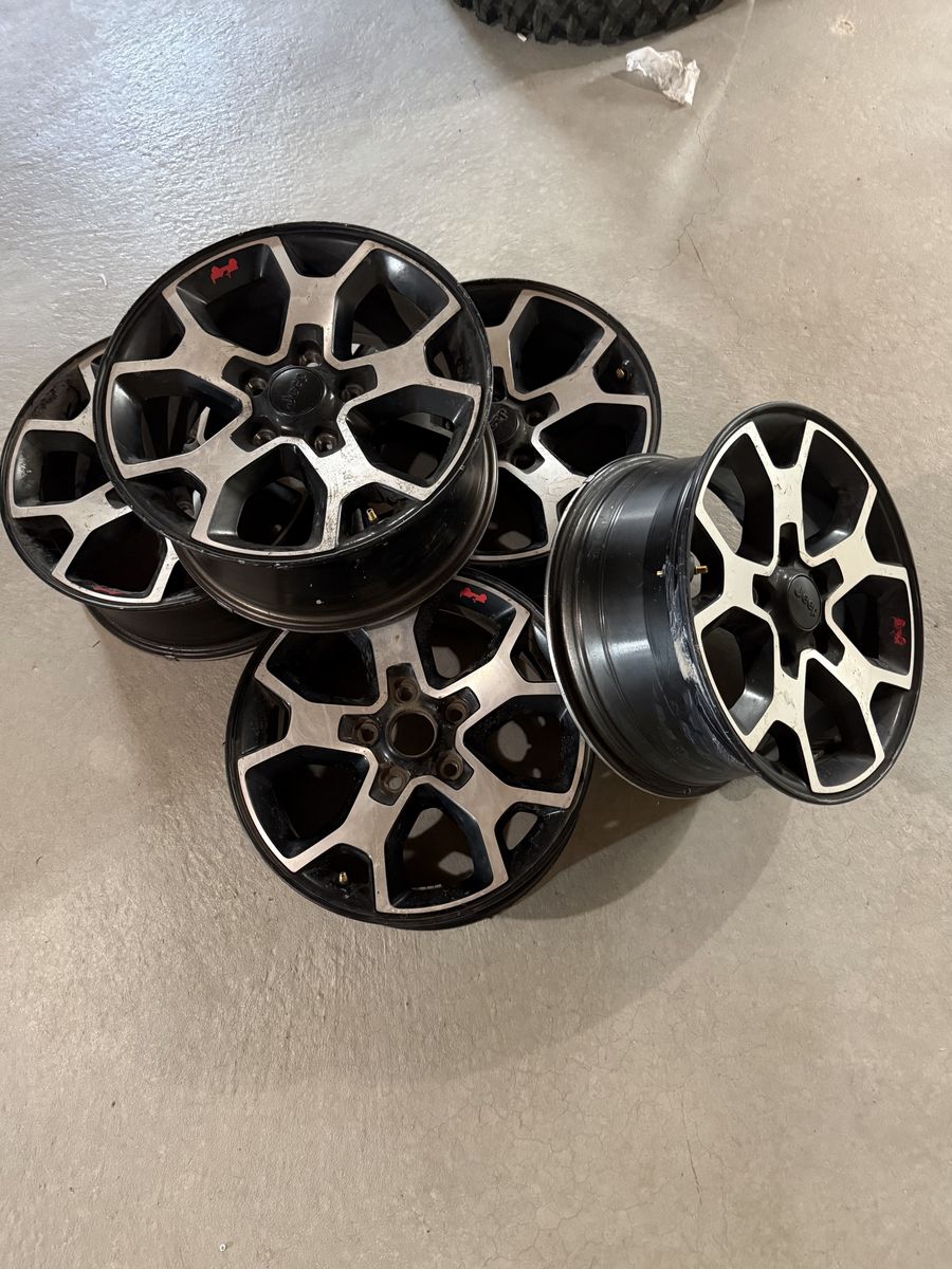 Jeep wrangler OEM 17’ wheels