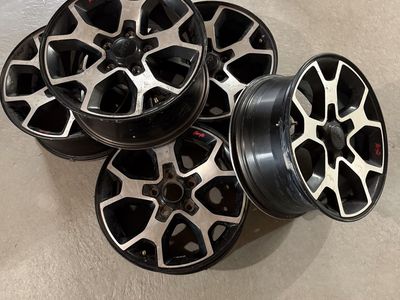 Jeep wrangler OEM 17’ wheels