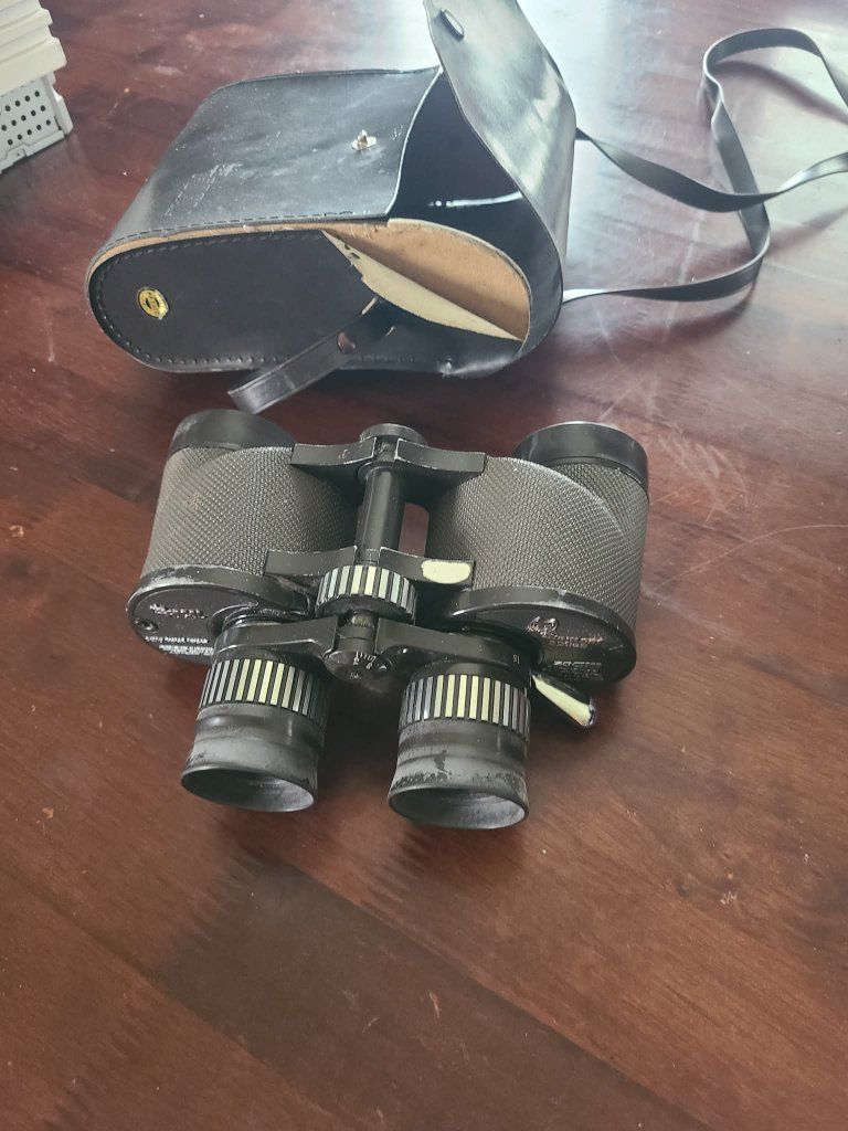 Vintage focal binoculars and case