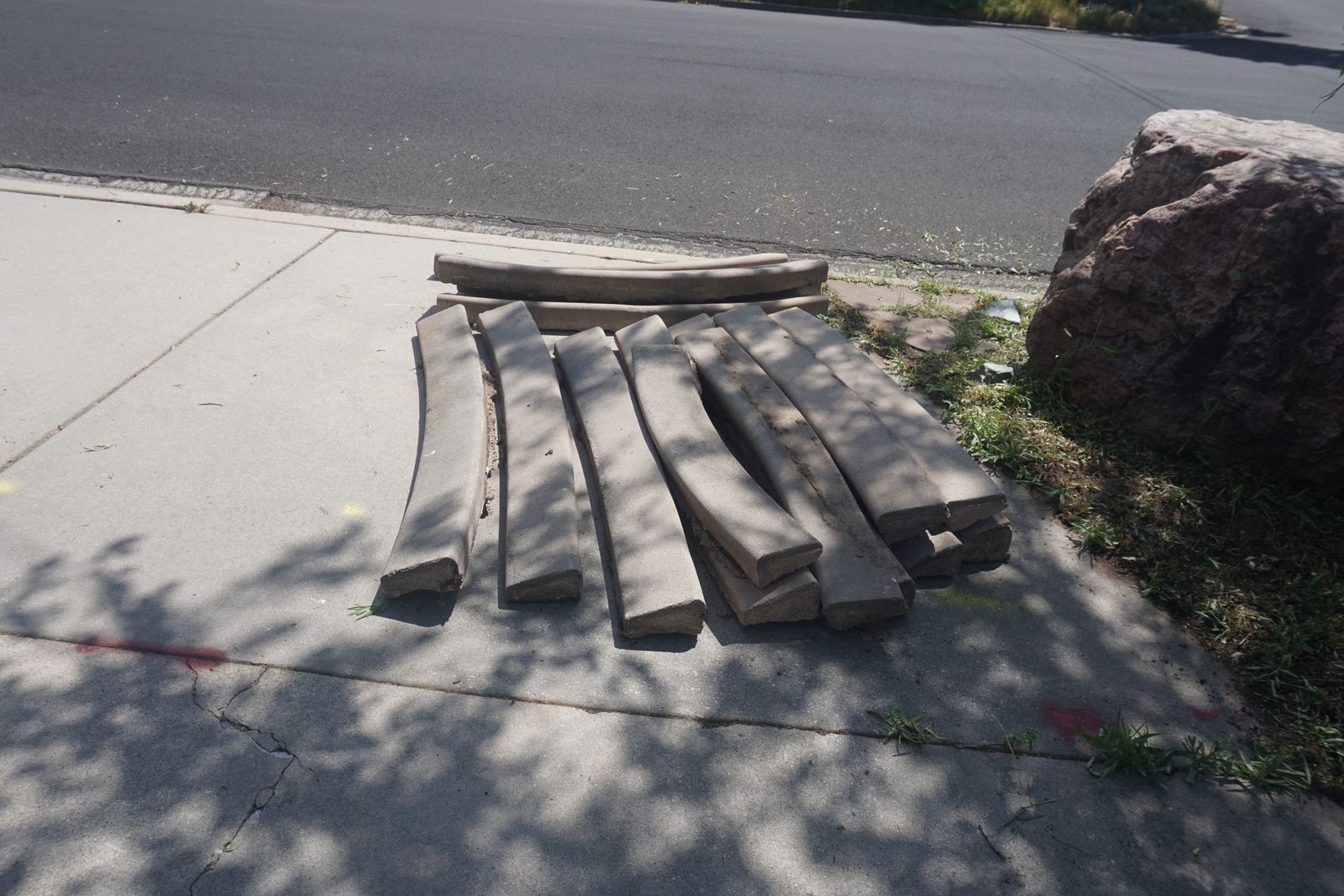 Free concrete yard curbing